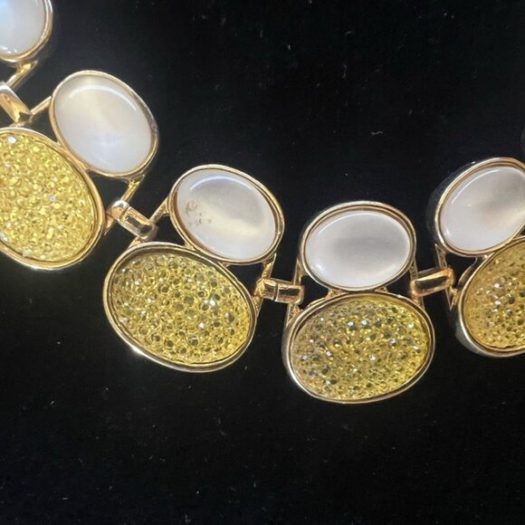 Necklace, Gold-plated Metal,Oval Stones in Gloss Gold-Pearl White Resin, Clasp.! - Picture 3 of 6